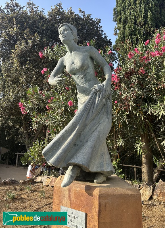 Lloret de Mar - Monument <i>A l'obrera de Santa Cristina</i>