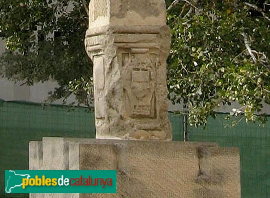 Monestir de Poblet - Creu de l'Abat Guimerà (Foto: Albert Esteves, 2009) Monestir de Poblet - Creu de l'Abat Guimerà