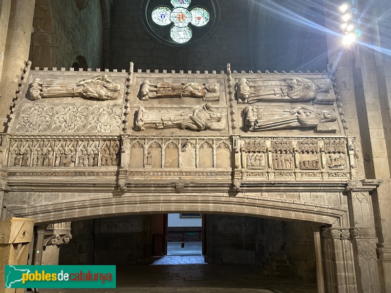 Monestir de Poblet - Panteó reial. Conjunt del costat de l'Epístola, cara interior