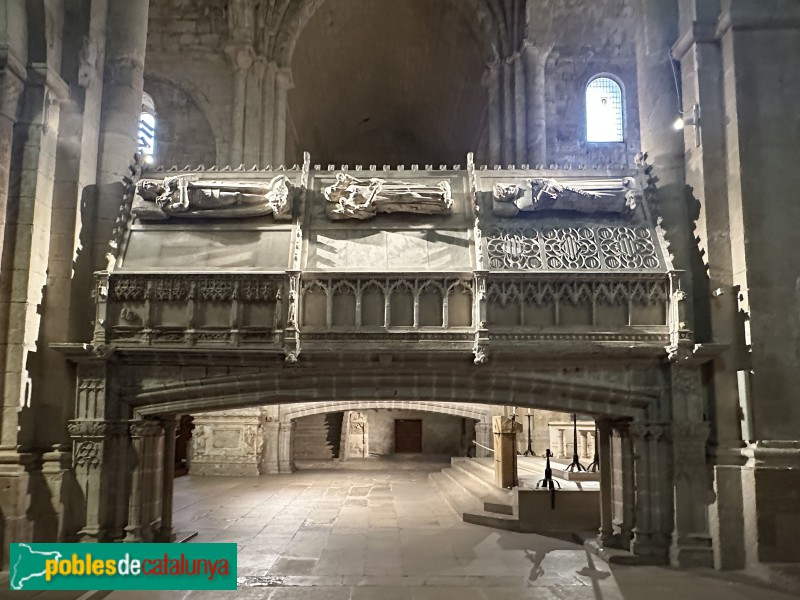 Monestir de Poblet - Panteó reial. Conjunt del costat de l'Evangeli, cara exterior