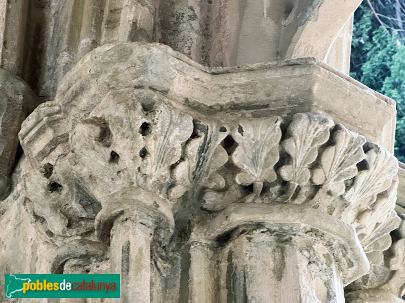 Monestir de Poblet - Capitells del claustre (Foto: Albert Esteves, 2025) Monestir de Poblet - Capitells del claustre