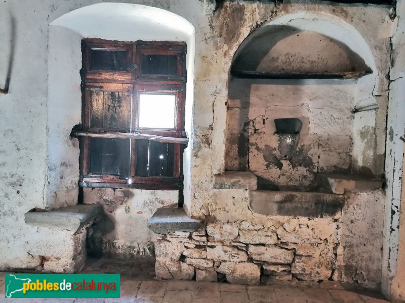 Castellcir - Mas d'Esplugues (Foto: Valentí Pons, 2025) Castellcir - Mas d'Esplugues