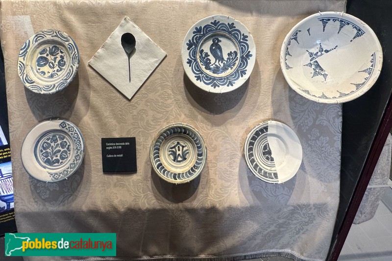 Montblanc - Museu de la Conca de Barberà. Ceràmica dels segles XVI-XVII (Foto: Albert Esteves, 2025) Montblanc - Museu de la Conca de Barberà. Ceràmica dels segles XVI-XVII