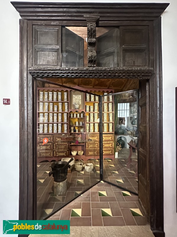 Montblanc - Museu de la Conca de Barberà. Reproducció d'una farmàcia (Foto: Albert Esteves, 2025) Montblanc - Museu de la Conca de Barberà. Reproducció d'una farmàcia