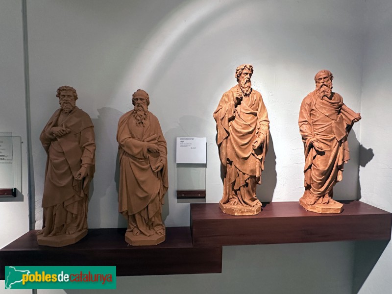 Montblanc - Museu Marès. Apòstols (Agapit Vallmitjana, guix c1887) (Foto: Albert Esteves, 2025) Montblanc - Museu Marès. Apòstols (Agapit Vallmitjana, guix c1887)