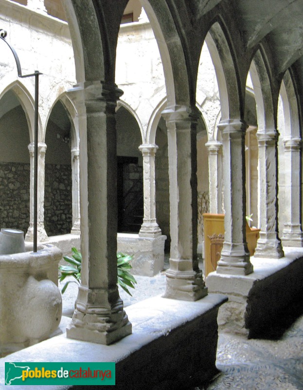 Montblanc - Hospital de Santa Magdalena, claustre