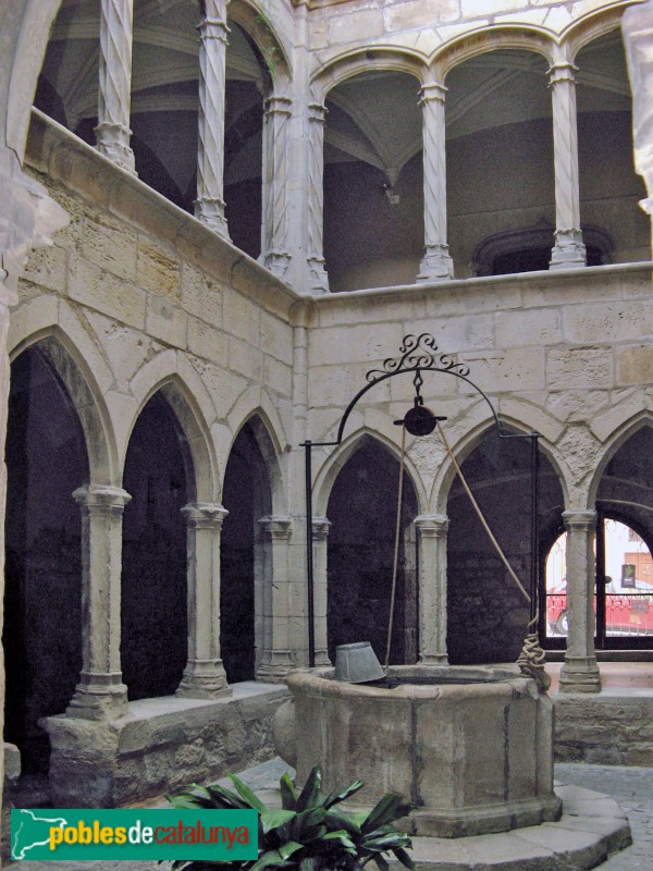 Montblanc - Hospital de Santa Magdalena, claustre