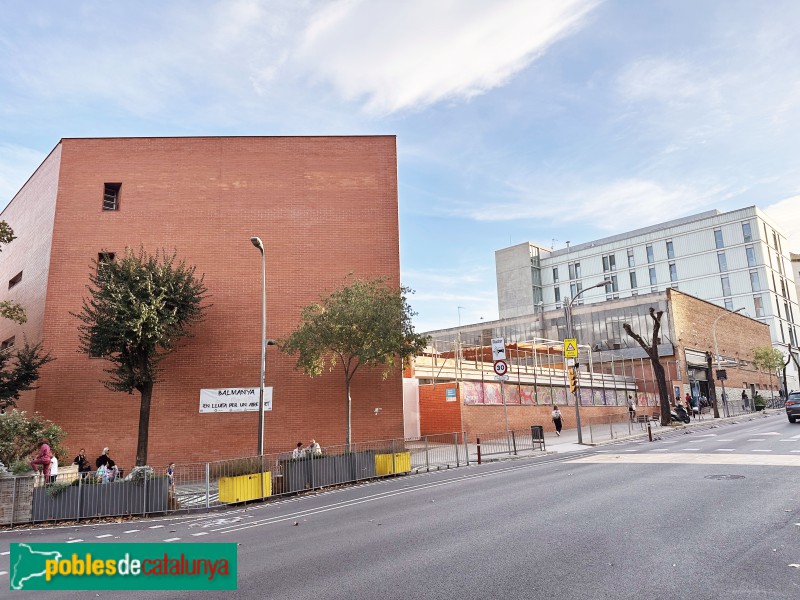 Barcelona - Escola Antoni Balmanya. Freser, 101