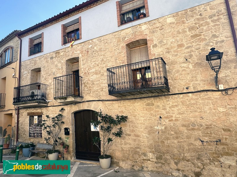 Puigverd de Lleida - Plaça de Catalunya. Cal Manyo