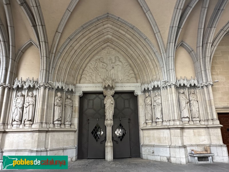Terrassa - Basílica del Sant Esperit. Portada