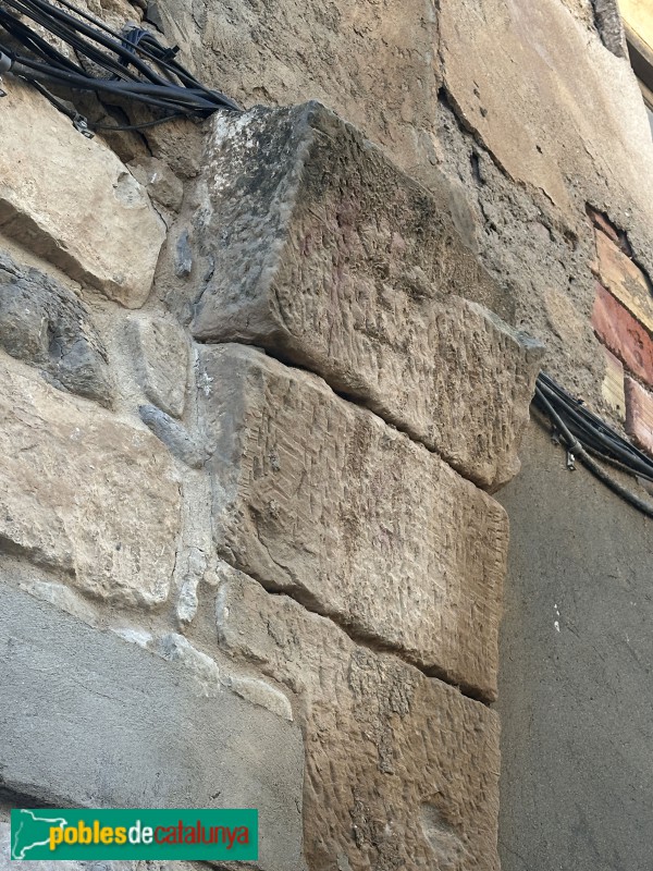 Alfés - La Vileta. Arrencada d'un portal