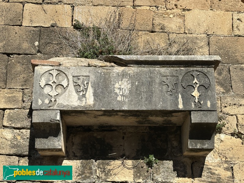 Viladasens - Sant Martí de Fellines. Sarcòfag medieval