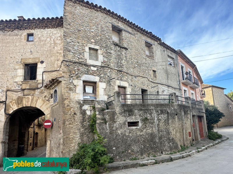 Cervià de Ter - Muralla. Carrer Torrent d'Anglí