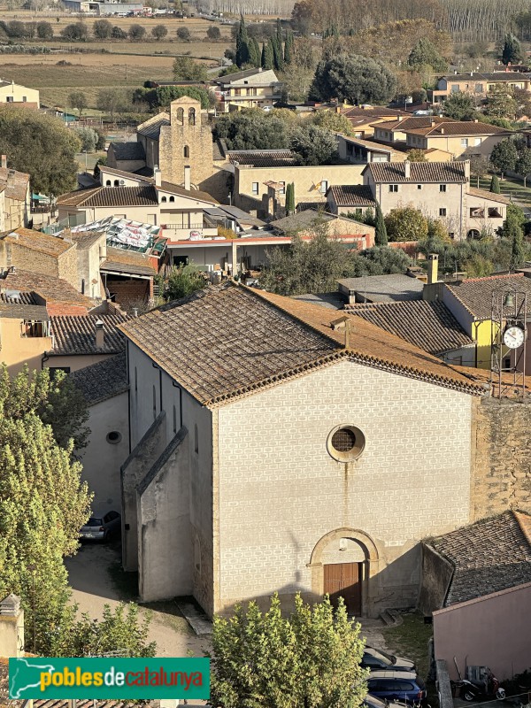 Cervià de Ter - Església de Sant Genís i monestir, al fons