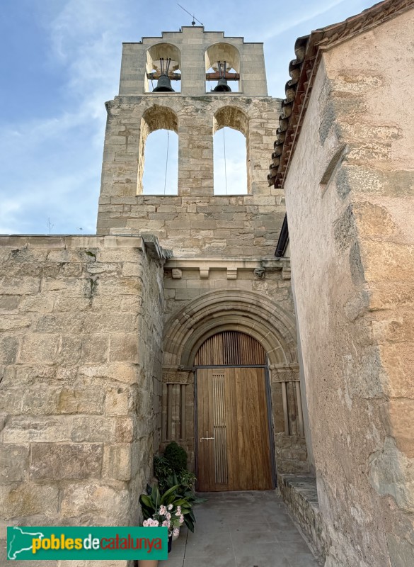 Sunyer - Església de la Nativitat de la Mare de Déu. Porta romànica