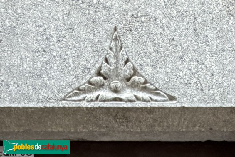 Celrà - Llinda amb símbol