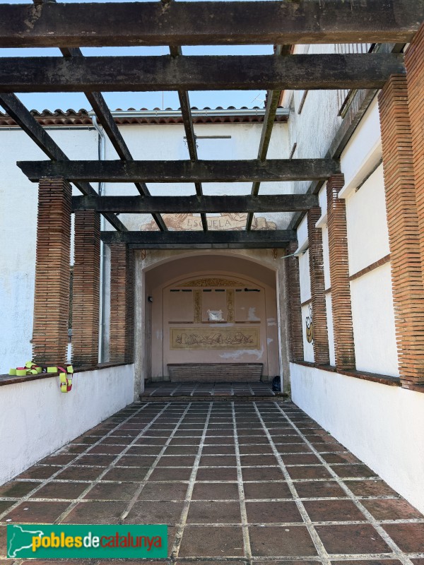 Flaçà - Colònia de  la fàbrica Torras-Domènech. Escola