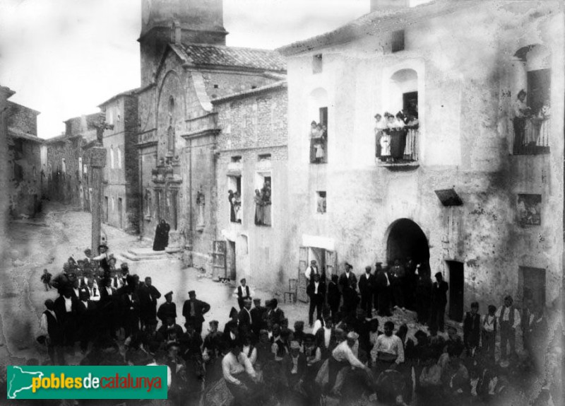 Almatret - Església de Sant Miquel i creu de terme