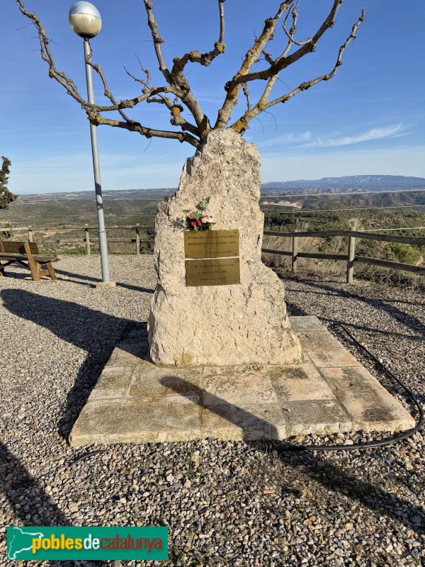 Almatret - Ermita de Sant Joan. Monument a les víctimes de la Guerra Civil