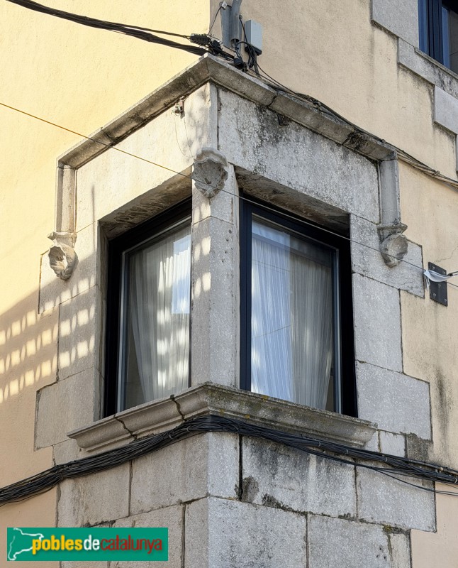 Medinyà - Carrer Pere Roure, 2 (Foto: Albert Esteves, 2026) Medinyà - Carrer Pere Roure, 2