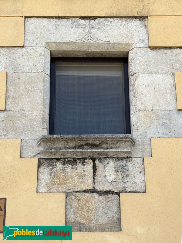 Medinyà - Carrer Pere Roure, 2 (Foto: Albert Esteves, 2026) Medinyà - Carrer Pere Roure, 2