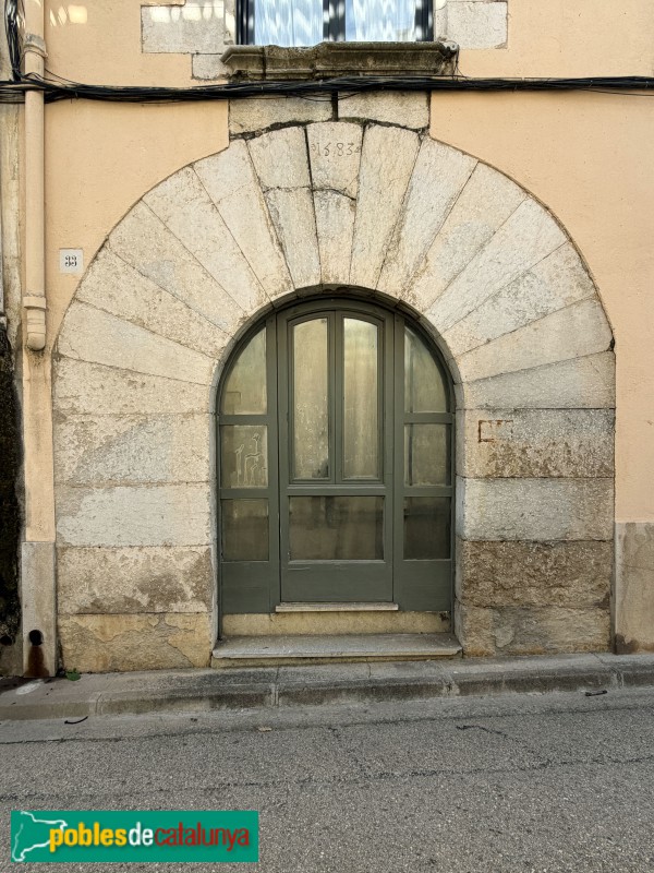 Medinyà - Carrer Pere Roure, 2 (Foto: Albert Esteves, 2026) Medinyà - Carrer Pere Roure, 2