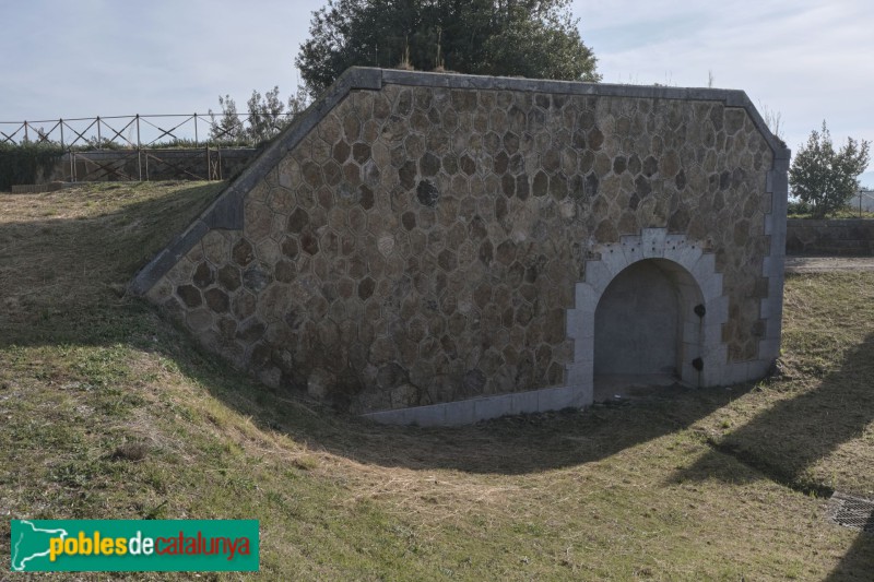 Castell de Sant Julià de Ramis (Foto: Raül Costal -invarquit.cultura.gencat.cat-, 2023) Castell de Sant Julià de Ramis