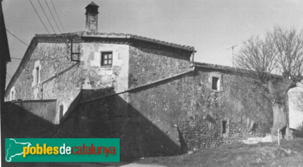 Sant Julià de Ramis - Cal Frare (Olivars) (Foto: Miquel Ferrer -invarquit.cultura.gencat.cat-, 1986) Sant Julià de Ramis - Cal Frare (Olivars)