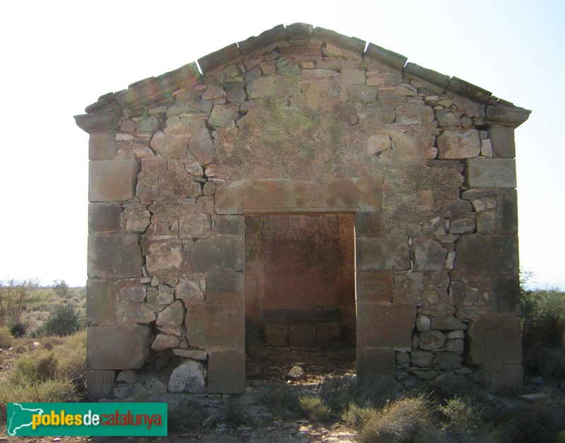 Seròs - Capella de Sant Domingo de Valldemóra (Foto: Cos d'Agents rurals -invarquit.cultura.gencat.cat-, 2013) Seròs - Capella de Sant Domingo de Valldemóra