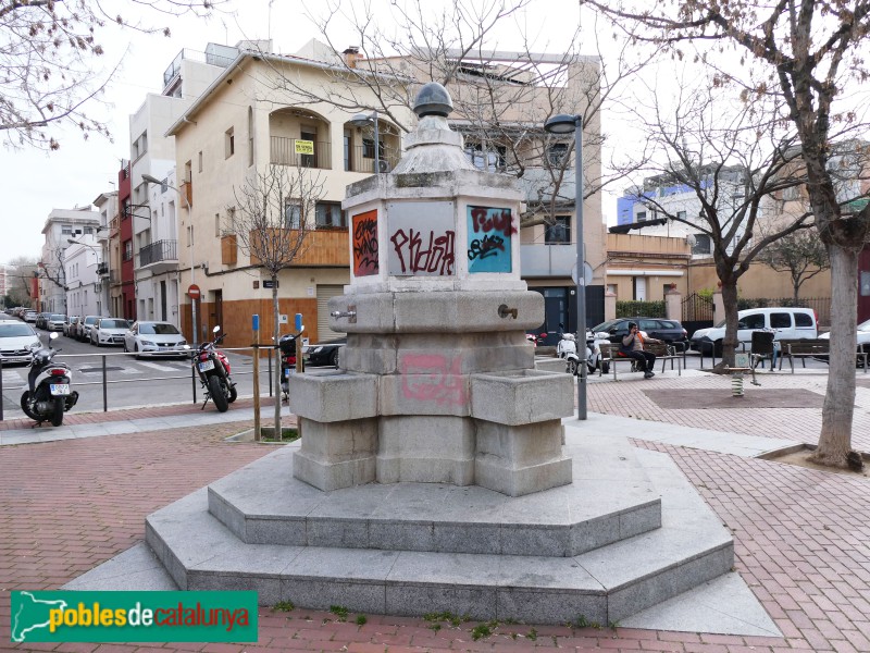 Badalona - Font de la plaça Casagemes