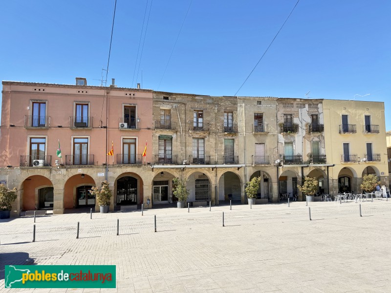 Almacelles - Porxos de la plaça de la Vila