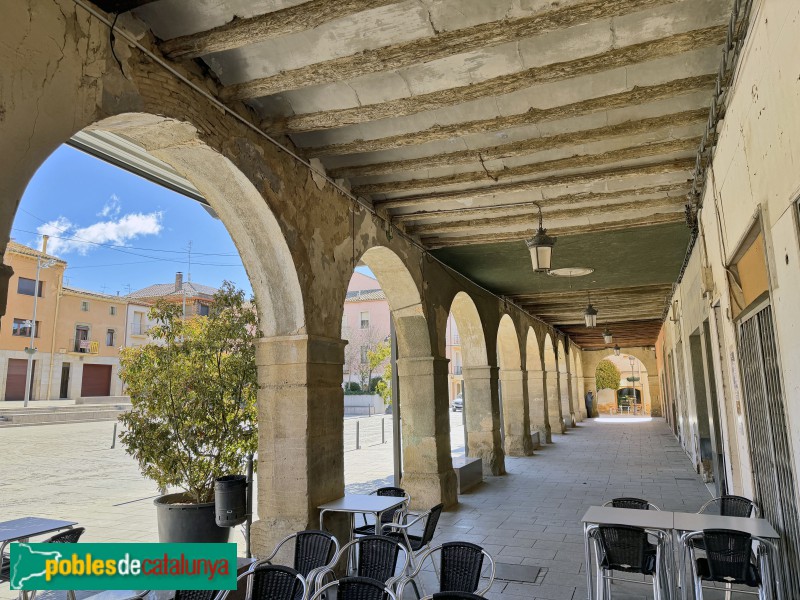 Almacelles - Porxos de la plaça de la Vila