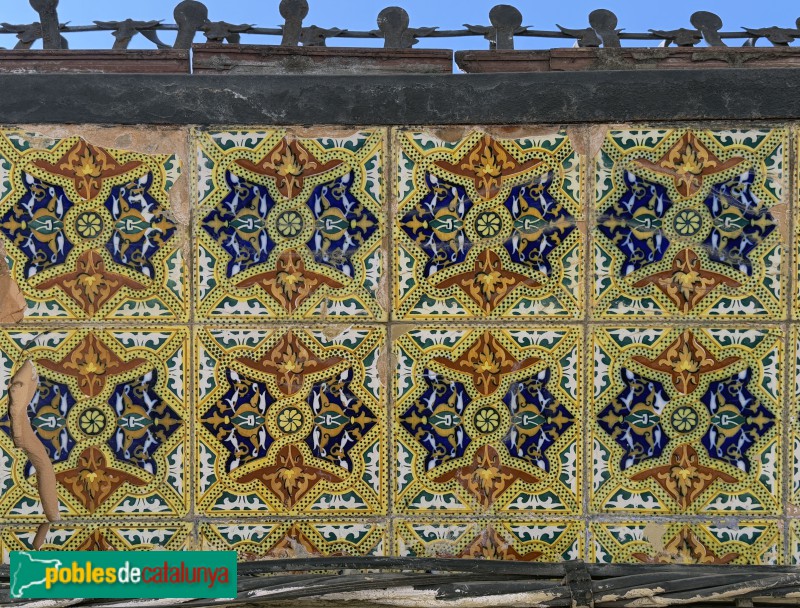 Corbins - Cal Maciano. Rajoles del balcó