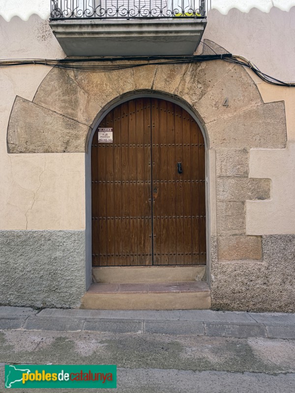 Els Alamús - Carrer Major. portal de 1550