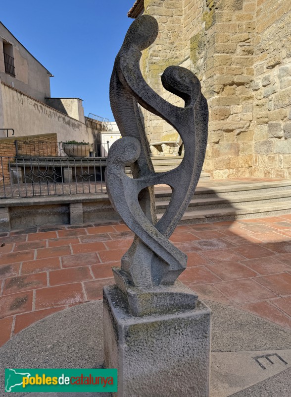 Ela Alamús - Escultura a la plaça de l'Església