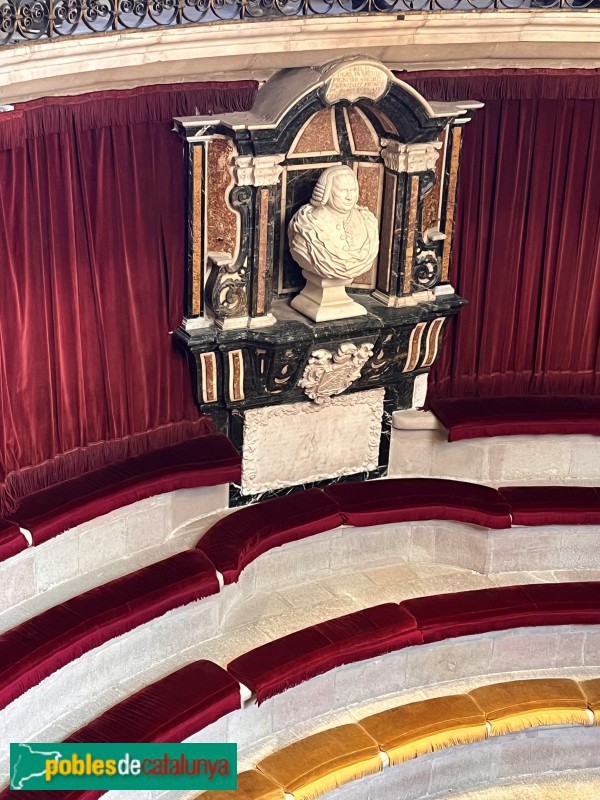 Barcelona - Col·legi de Cirurgia. Bust de Pere Virgili a la sala de dissecció