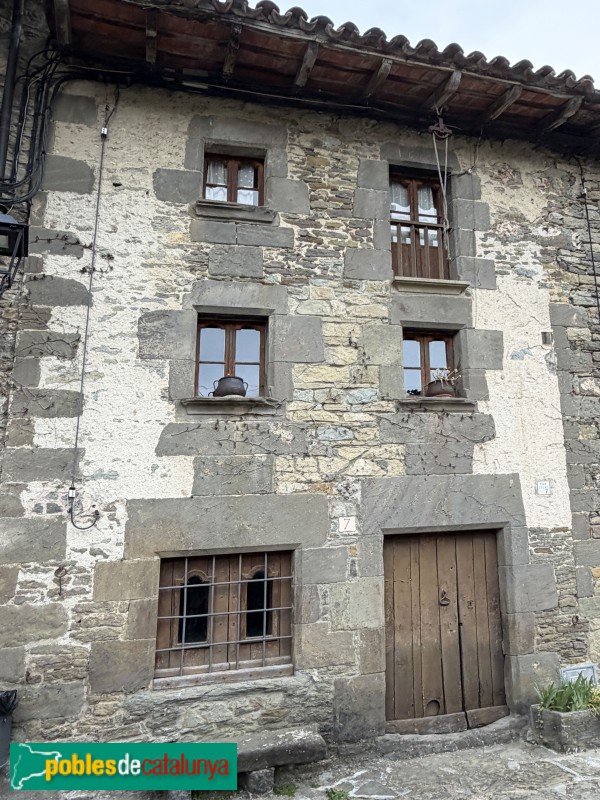 Rupit - Carrer del Coll del Castell. Can Calau