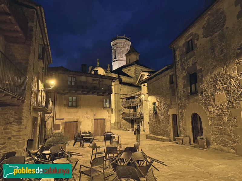 Rupit - Plaça Major, de nit