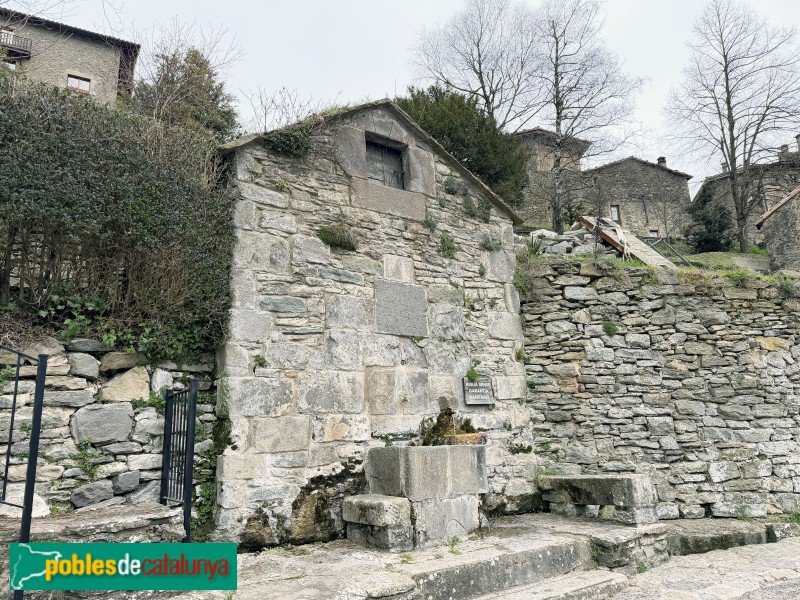 Rupit - Font vella de Can Maiol
