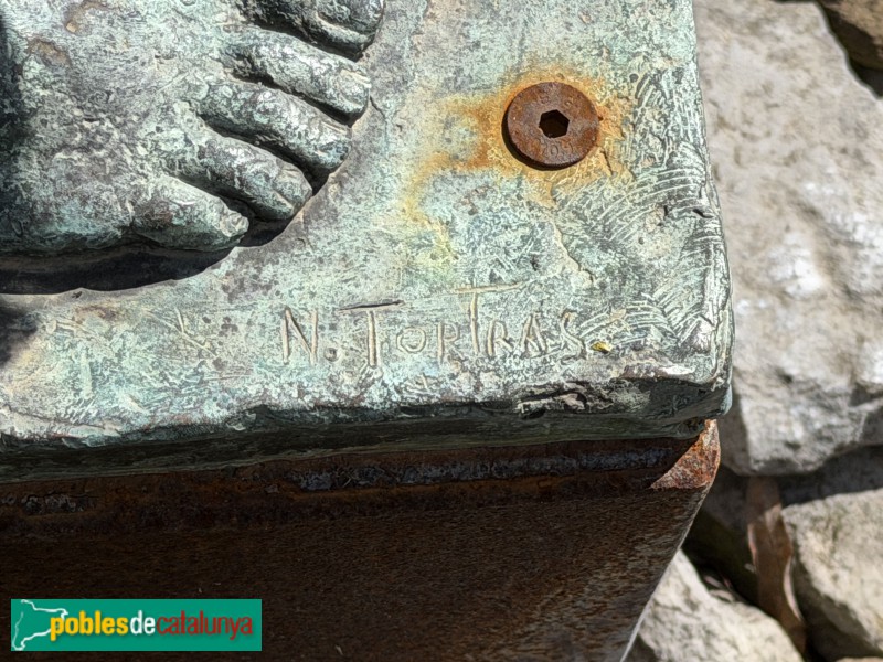 Rupit - Escultura <i>Nena amb regadora</i>