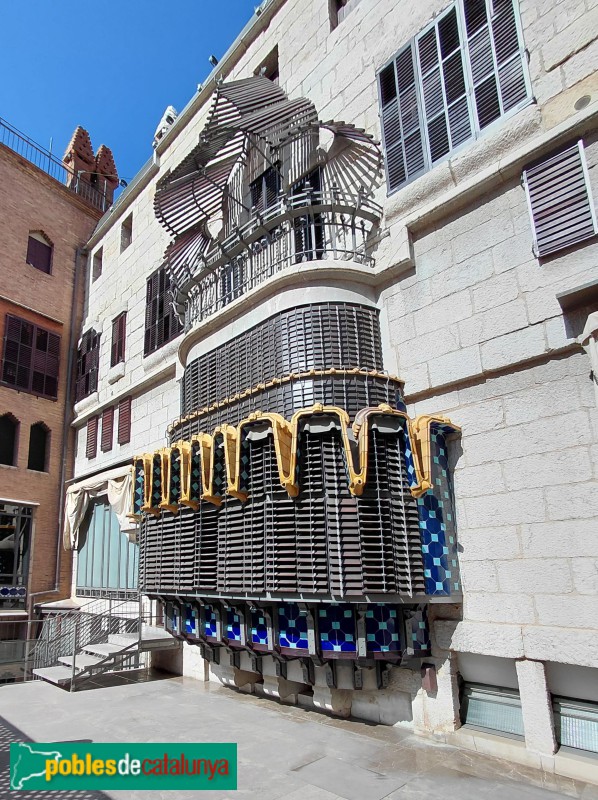 Barcelona - Palau Güell. Pati de migdia