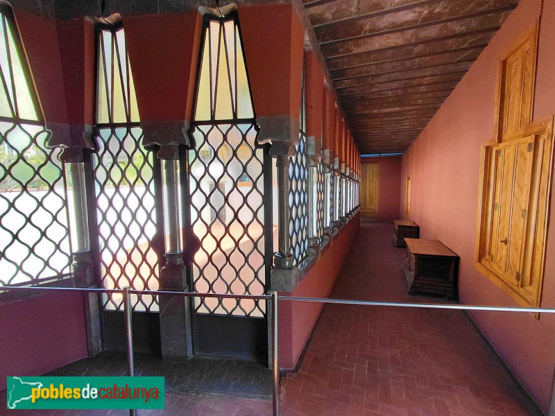 Barcelona - Corredor d'unió amb Casa Güell (Rambla 37).