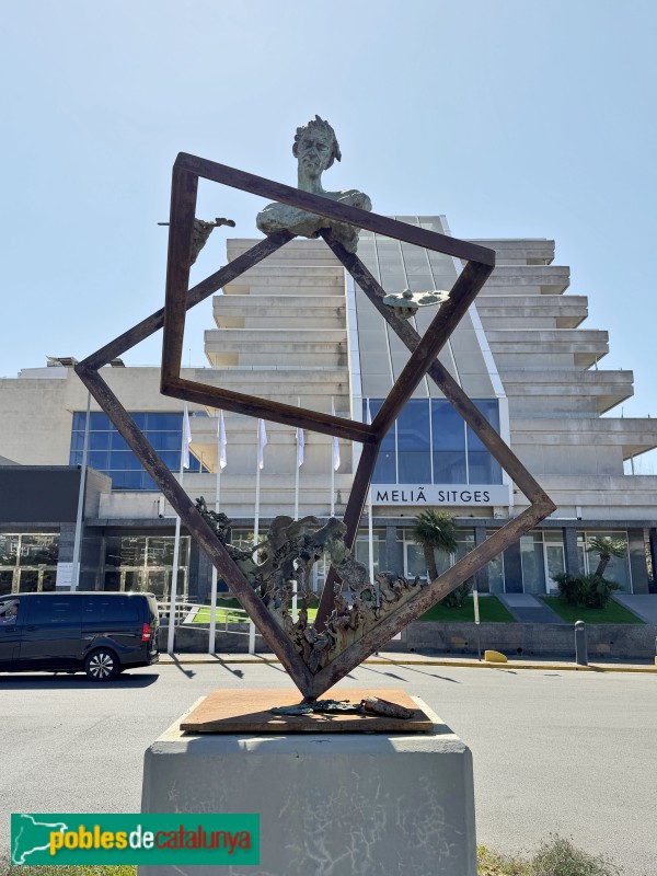 Sitges - Escultura Pinzellades en el Temps