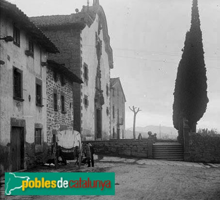 L'Esquirol - Església de Santa Mari (Foto: <i>Rossend Flaquer -Arxiu Centre Excursionista de Catalunya-</i>, 1923) L'Esquirol - Església de Santa Mari