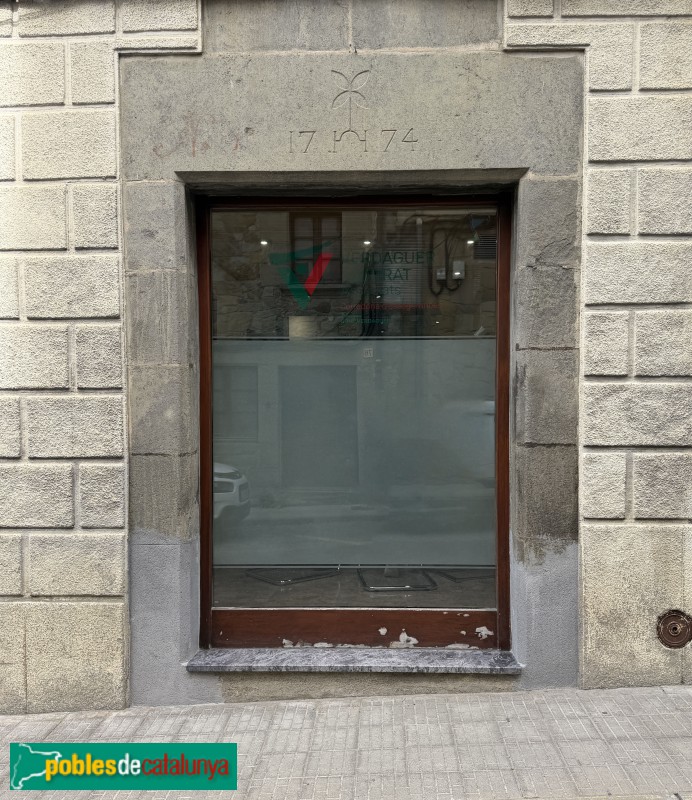 L'Esquirol - Carrer Major. Llinda . Llinda de 1774 (Foto: Albert Esteves, 2026) L'Esquirol - Carrer Major. Llinda . Llinda de 1774