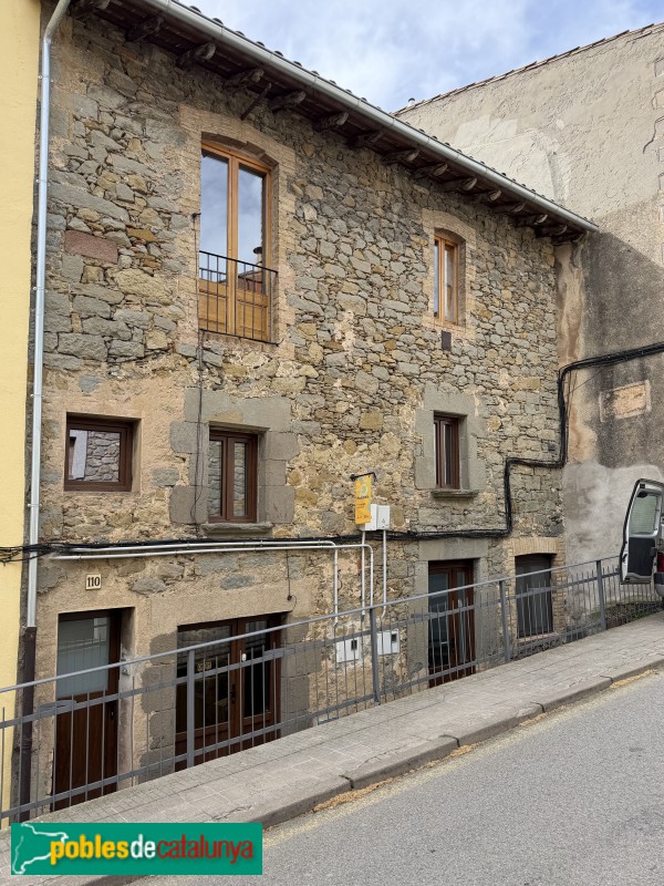 L'Esquirol - Carrer Major, 110 (Foto: Albert Esteves, 2026) L'Esquirol - Carrer Major, 110