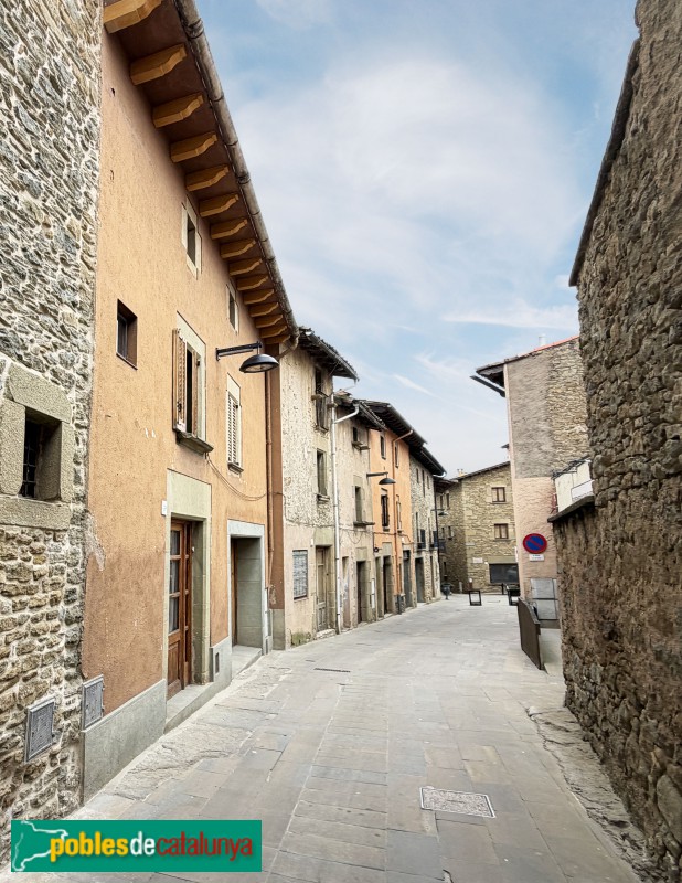 Folgueroles - Carrer Major (Foto: Albert Esteves, 2026) Folgueroles - Carrer Major