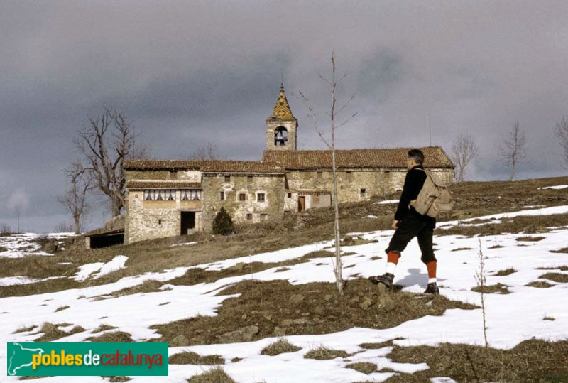 L'Esquirol - Santuari de la M.D. de Cabrera (Foto: <i>Camil José Guiu -Arxiu Fotogràfic Centre Excursionista de Catalunya</i>, 1971) L'Esquirol - Santuari de la M.D. de Cabrera