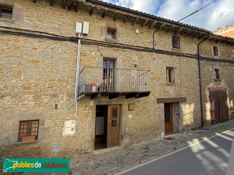 L'Esquirol - Cantonigròs. Carrer Major. Cal Traginer (1668) (Foto: Albert Esteves, 2026) L'Esquirol - Cantonigròs. Carrer Major. Cal Traginer (1668)