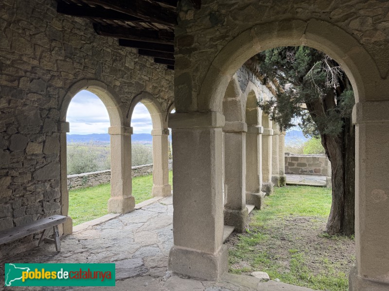Les Masies de Roda - Monestir de Santa Magdalena de Conangle. Claustre (Foto: Albert Esteves, 2026) Les Masies de Roda - Monestir de Santa Magdalena de Conangle. Claustre